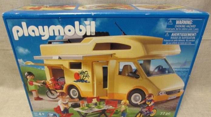 Playmobil USA Playmobil 3647 – Family Camper Playmobil USA Playmobil 3647 Family Camper
