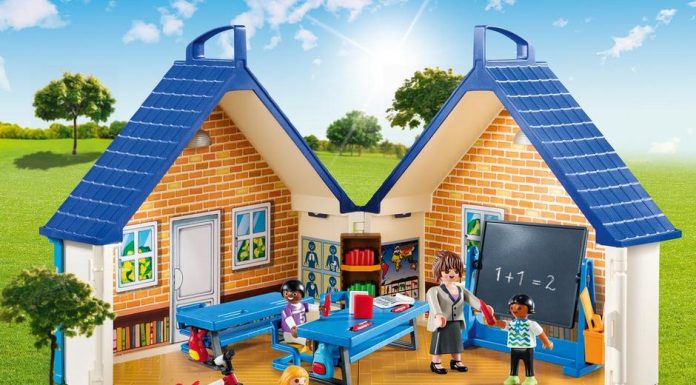 Playmobil USA Playmobil 5662 – Take Along School House Playmobil USA Playmobil 5662 Take Along School House