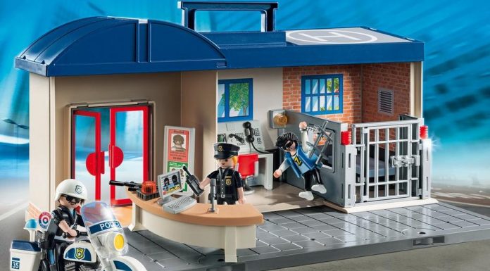 Playmobil USA Playmobil 5689 – Take Along Police Station Playmobil USA Playmobil 5689 Take Along Police Station