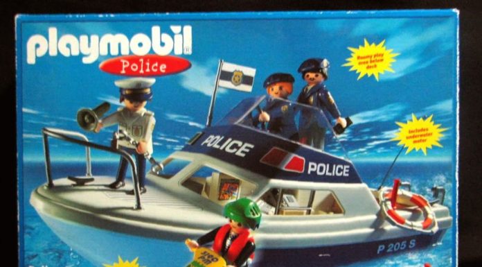 Playmobil USA Playmobil 5700 – Police Patrol Boat Playmobil USA Playmobil 5700 Police Patrol Boat
