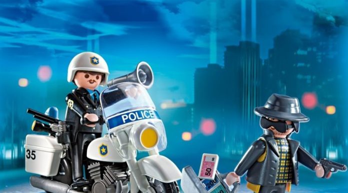 Playmobil USA Playmobil 5891 – Carrying Case Police Playmobil USA Playmobil 5891 Carrying Case Police