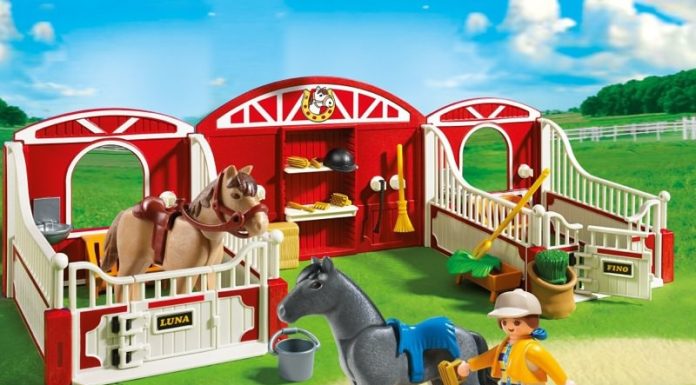 Playmobil USA Playmobil 5983 Country Pony Stable