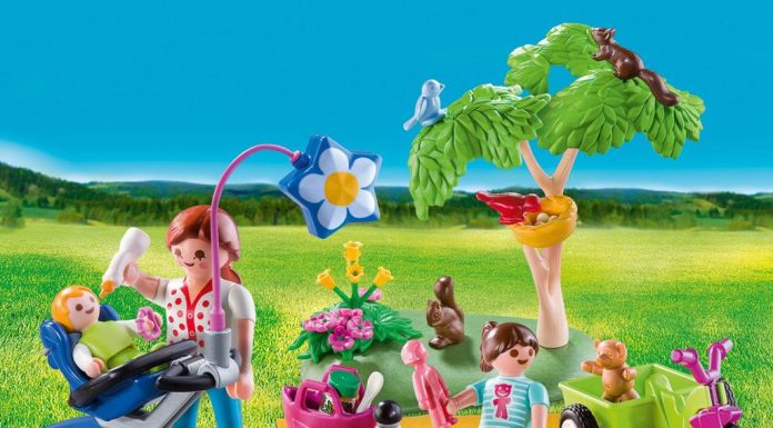 Playmobil USA Playmobil 9103 – Family Picnic Carry Case Playmobil USA Playmobil 9103 Family Picnic Carry Case