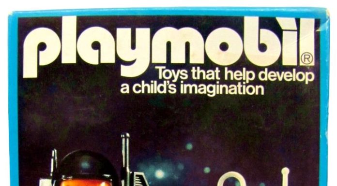 Playmobil USA Mattel 9728 Astronaut + Robot