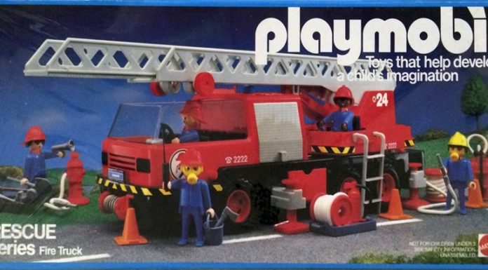 Playmobil USA Mattel 9752 fire truck