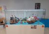 Urna Playmobil del Hospital La Magdalena (Castellón) – Diorama actual Diorama de piratas Playmobil en la urna del Hospital La Magdalena de Castellón