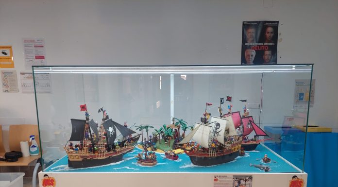 Urna Playmobil del Hospital La Magdalena (Castellón) – Diorama actual Diorama de piratas Playmobil en la urna del Hospital La Magdalena de Castellón