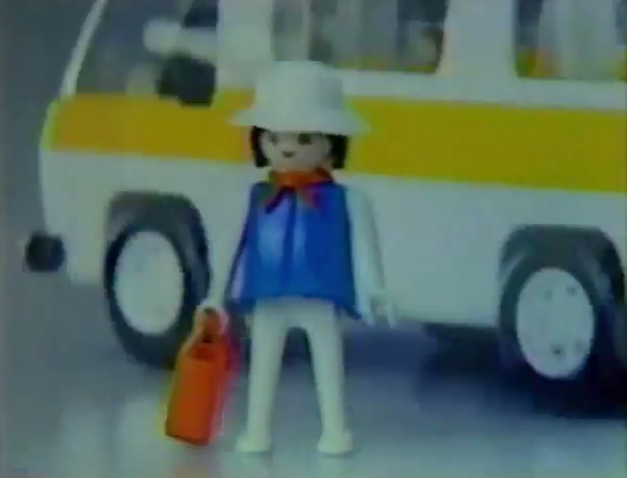 Playmobil Playmobil en Japón: todas las referencias y su historia 1 Autocaravana Playmobil 3258 en el anuncio japonés de 1984