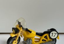 Playmobil de las galletas Meiji: las figuras de regalo de Japón en los años 80 Figura Playmobil de las galletas Meiji (Japón, años 80): moto amarilla 17