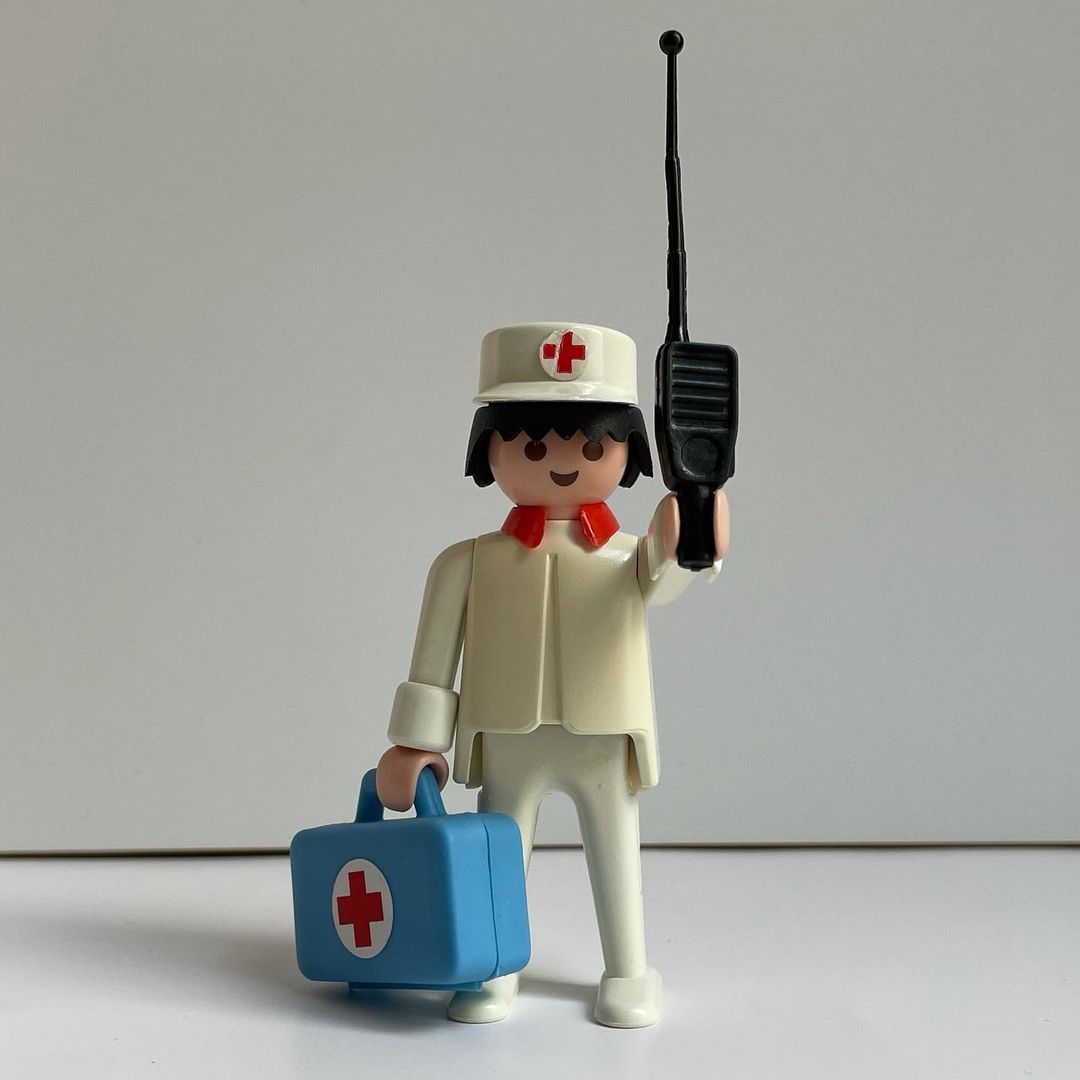 Playmobil Playmobil de las galletas Meiji: las figuras de regalo de Japón en los años 80 17 Sanitario de la Cruz Roja con maletín y radio