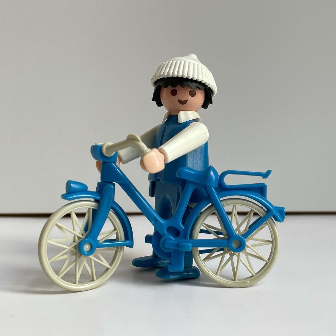 Playmobil Playmobil de las galletas Meiji: las figuras de regalo de Japón en los años 80 20 Niño con gorro de lana y bicicleta