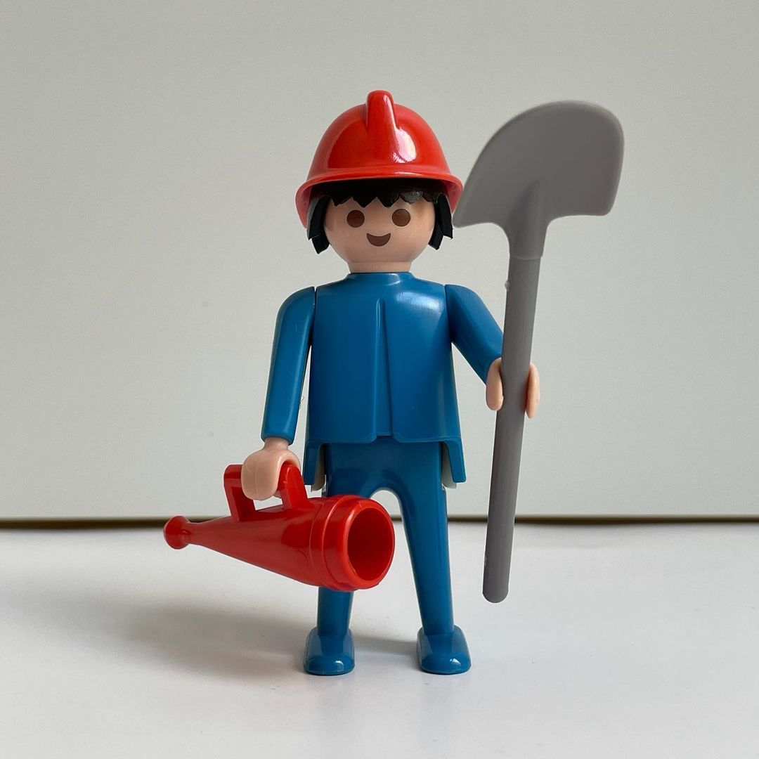 Playmobil Playmobil de las galletas Meiji: las figuras de regalo de Japón en los años 80 15 Bombero con pala y extintor