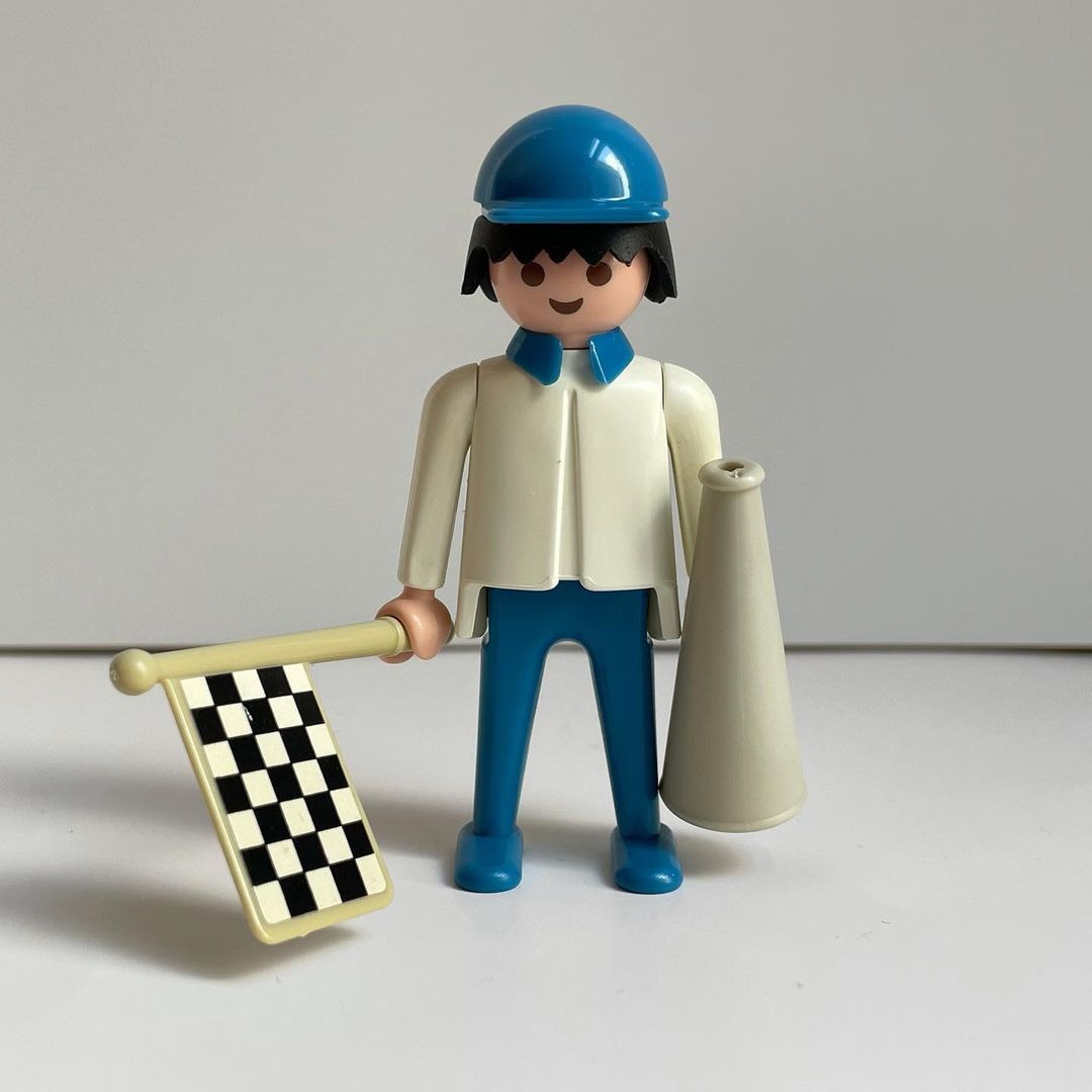 Playmobil Playmobil de las galletas Meiji: las figuras de regalo de Japón en los años 80 4 Comisario de carreras con bandera de cuadros y megáfono