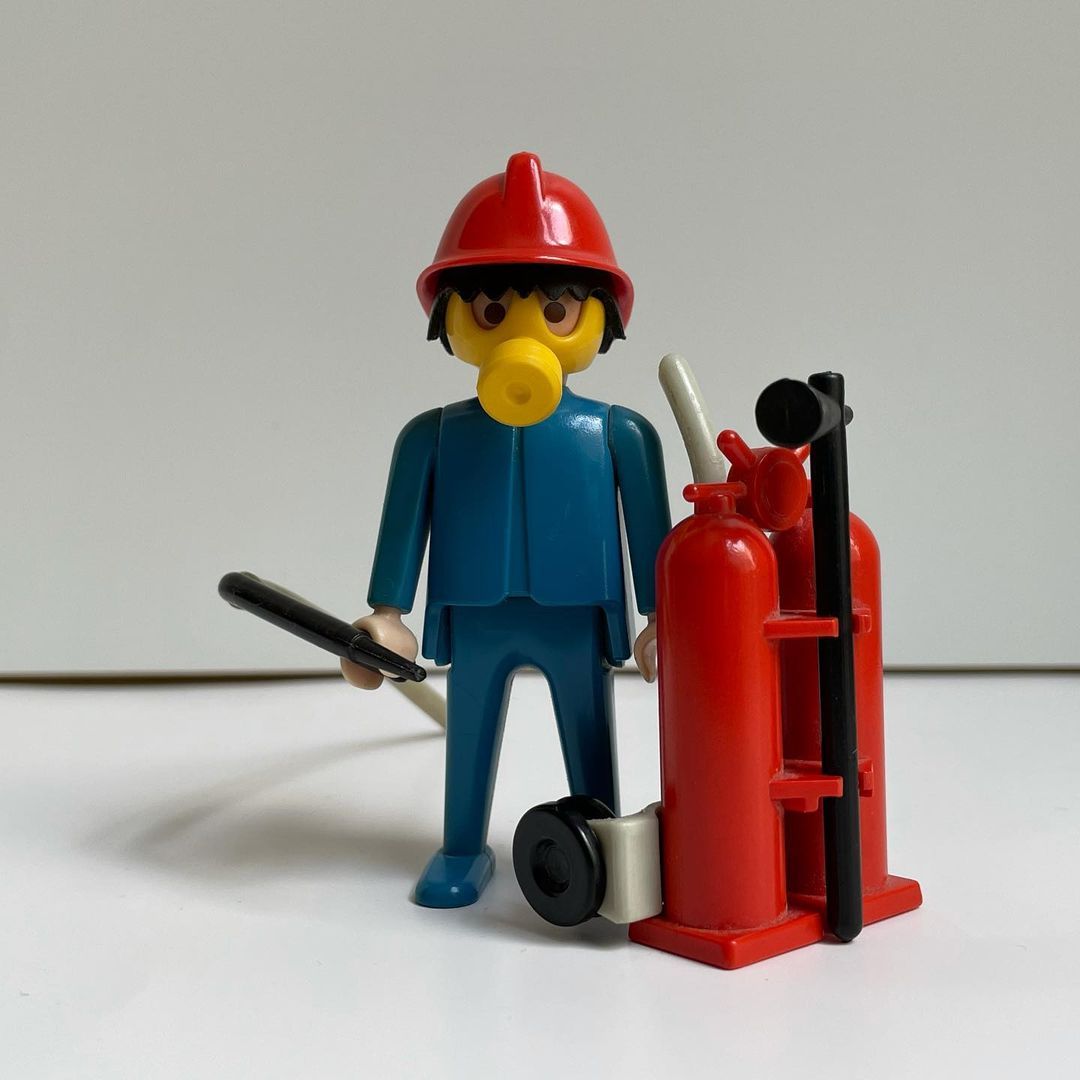 Playmobil Playmobil de las galletas Meiji: las figuras de regalo de Japón en los años 80 16 Bombero con hacha y carro extintor
